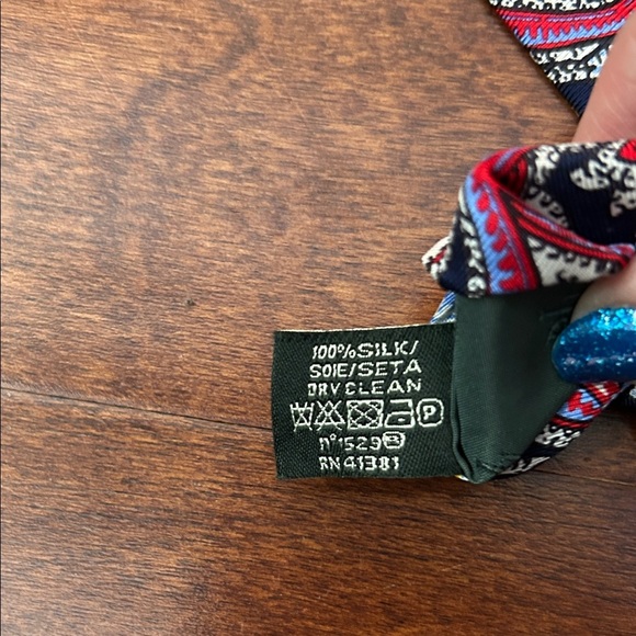 Lauren, Ralph Lauren 100% Silk Elegant Paisley Men's Tie in Red and Blue - Picture 11 of 11